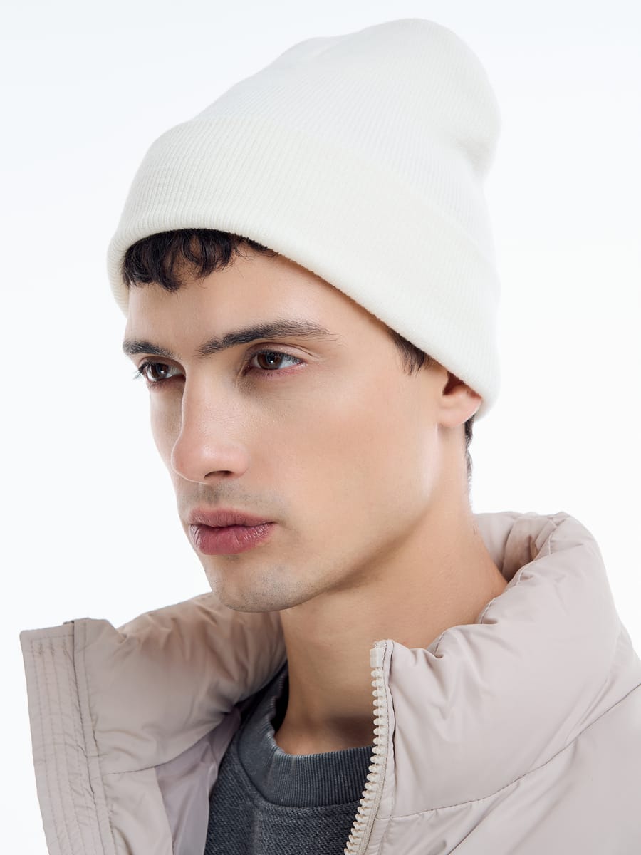 Трикотажная демисезонная шапка бини