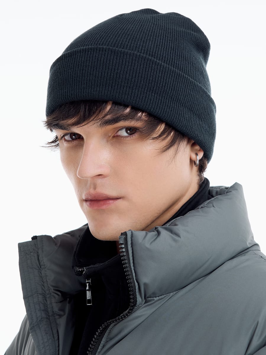 Трикотажная демисезонная шапка бини